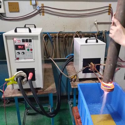 प्रमाणित सीई वर्टिकल टाइप हाई फ़्रीक्वेंसी इंडक्शन हीटर, कुशल हीटिंग और क्वेंचिंग के लिए इन्फिनियन आईजीबीटी के साथ