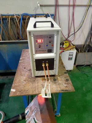 अच्छा दाम हीट ट्रीटमेंट मेटल के लिए इंडक्शन हीटिंग मशीन 15kw के साथ ऑनलाइन