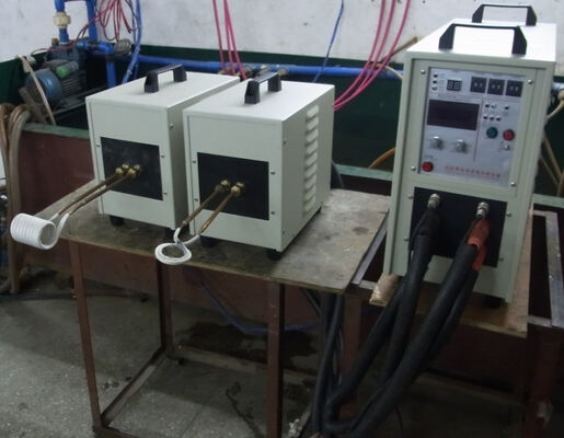 अच्छा दाम एचएफ-25KW हाई फ्रीक्वेंसी इंडक्शन हीटिंग मशीन, 100% ड्यूटी साइकिल 30-80kHz फ्रीक्वेंसी और सीई सर्टिफिकेशन के साथ ऑनलाइन